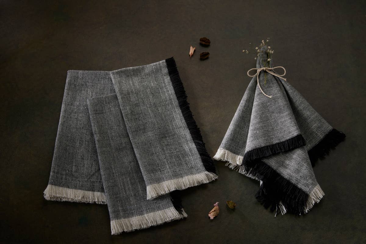 Soft Chambray Dinner Napkins - 18" x 18" Set of 4.