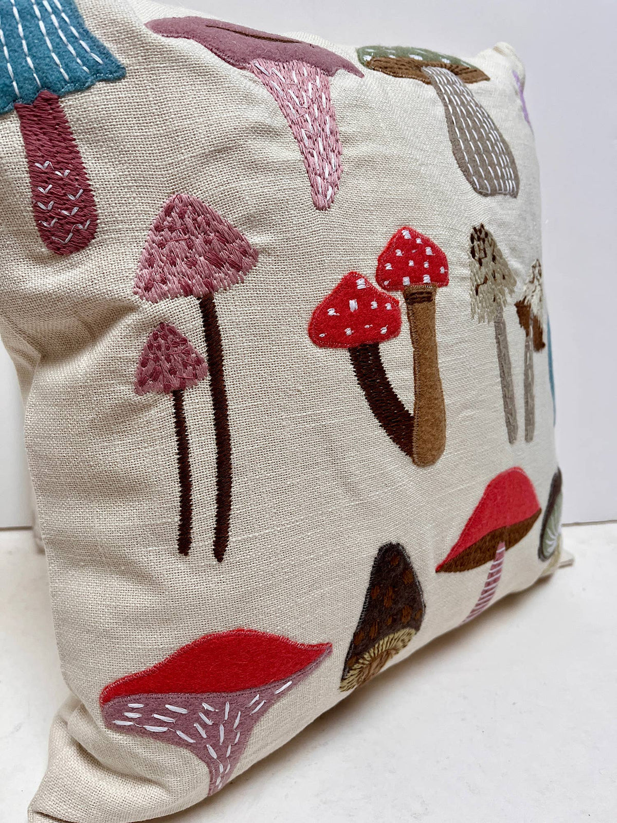 Pillow Applique/Embo 16" Mushrooms Multi