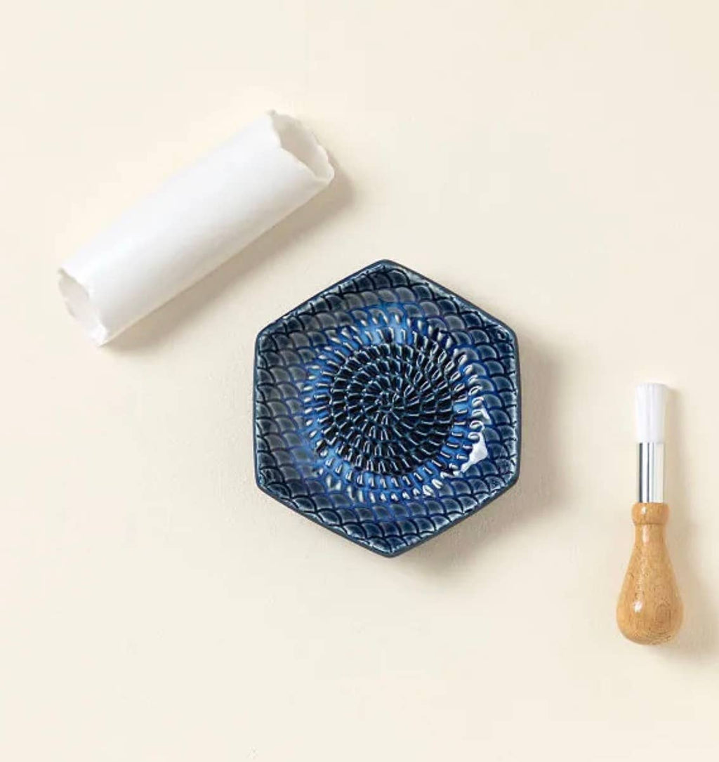 Ceramic Garlic Grater Plate + Peeler & Brush - Blue Tie Dye